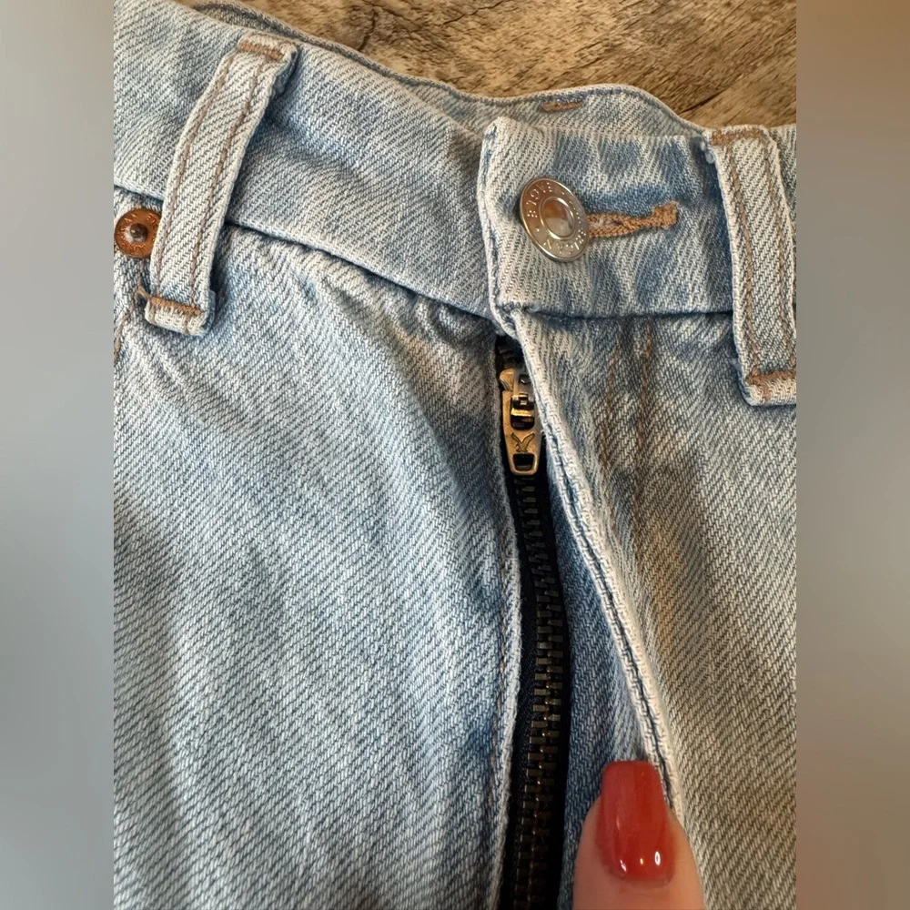 American Eagle size 0 stretch Curvy 90s Boyfriend Jean shorts, distressed - Picture 5 of 12